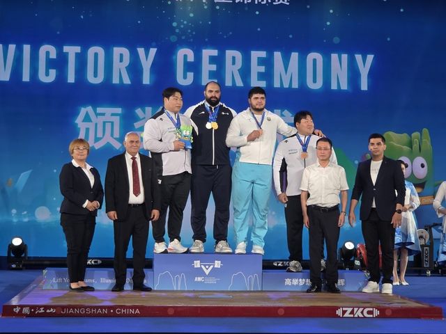 시상대에 오른 황우만과 이양재