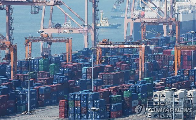 4월 수입물가 1.9%↓, 석달째 내려…유가·환율 하락 영향