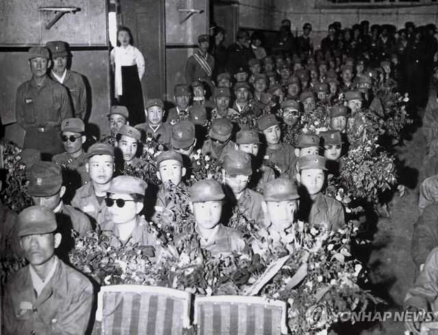 6.25 전쟁 당시 국군 보병 입대식