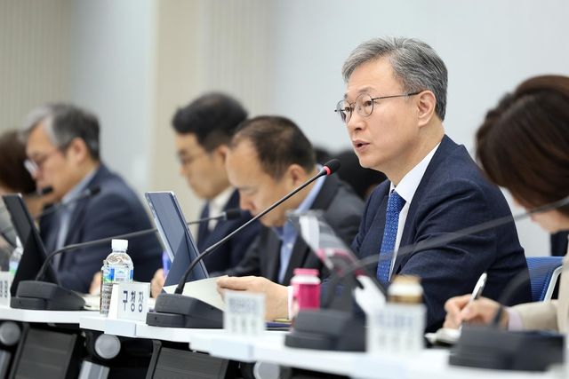 확대간부회의 주재하는 장인홍 구로구청장