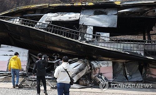 지난 3월 산청 산불로 불타 주저앉은 주택