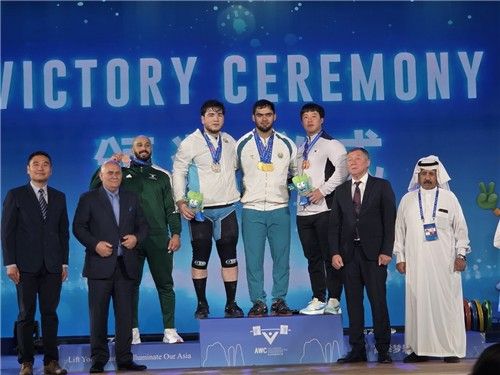 아시아역도선수권 남자 109㎏급 3위 장연학(오른쪽 세 번째)