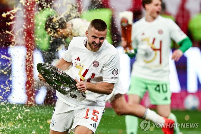 독일 분데스리가 우승 후 세리머니 하던 뮌헨의 다이어.