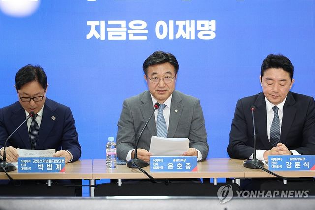 발언하는 윤호중 선대위 총괄본부장