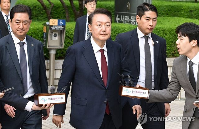 윤석열 전 대통령 '묵묵부답'