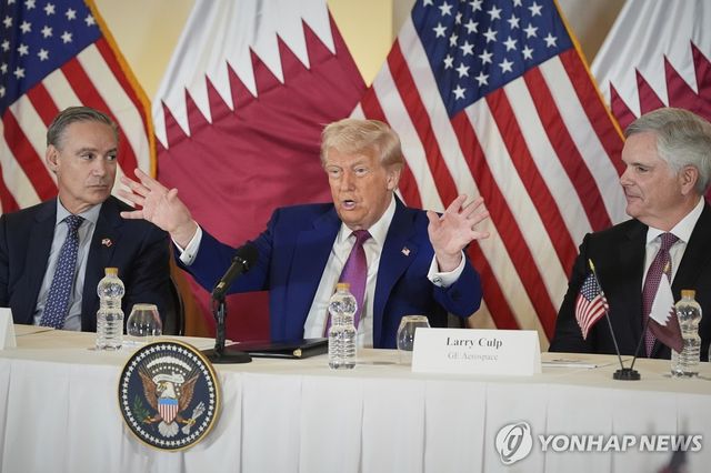 카타르 도하에서 기업가들과 만난 트럼프