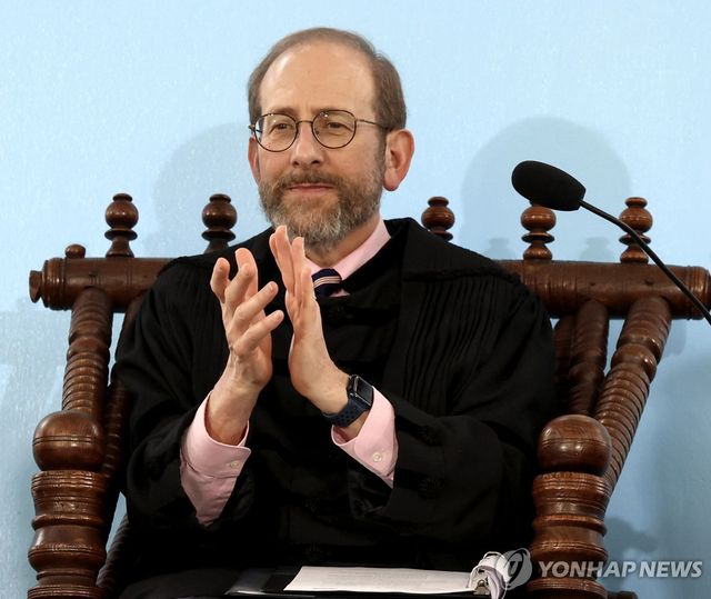 앨런 가버 하버드대 총장