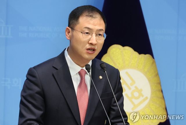 이재명 후보 지지선언 하는 김상욱 의원