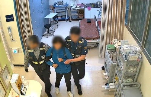 의료진 흉기 위협해 현행범 체포되는 환자