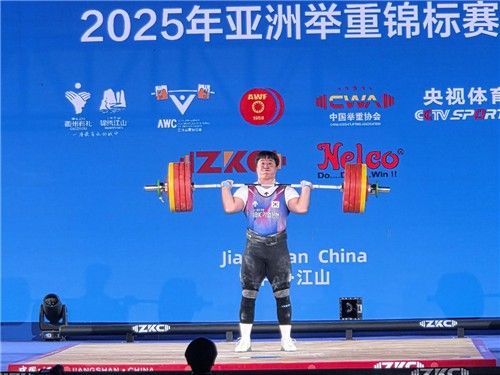 바벨을 드는 장연학