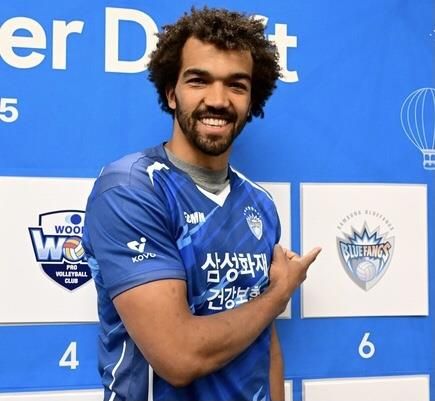 삼성화재 유니폼을 입은 외국인 거포 미힐 아히