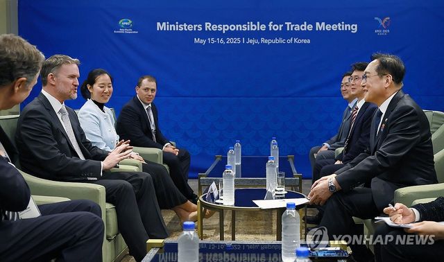 제이미슨 그리어 USTR 대표와 면담하는 정인교 통상교섭본부장