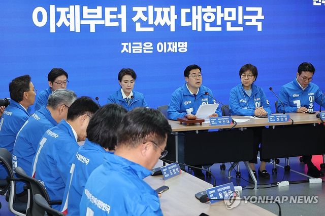 발언하는 박찬대 상임총괄선대위원장