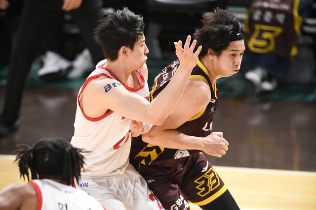 타마요 막아서는 김형빈