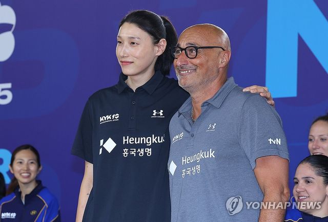 김연경과 아본단자 감독