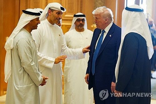 중동서 업계 관계자들과 만나는 트럼프 미 대통령