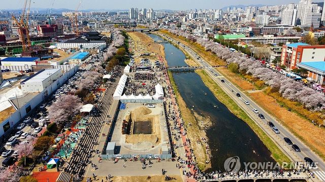 청주시 벚꽃축제 '성료'