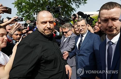 회담장 떠나는 우크라 협상 수석대표