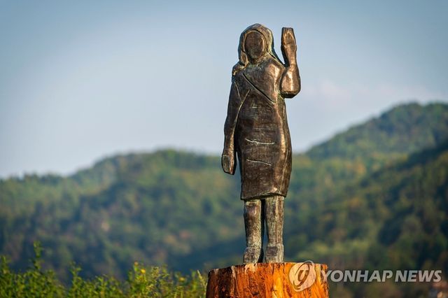 도난당한 멜라니아 트럼프 동상