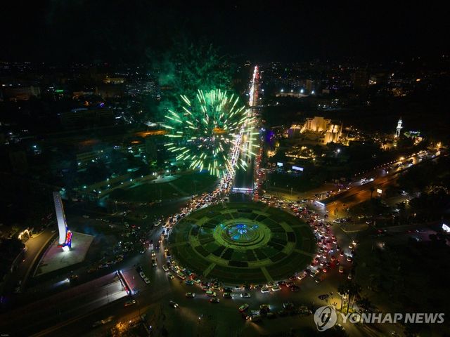 미 제재 해제 축하하는 시리아 다마스쿠스