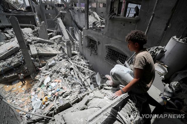 이스라엘 공습에 폐허가 된 주택가 