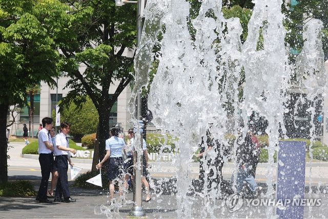 무더위 식히는 시원한 물줄기