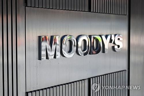 뉴욕 무디스 본사 건물의 무디스 로고