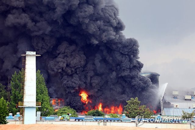 금호타이어 광주공장 화재…치솟는 검은 연기