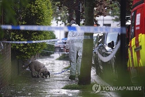 봉쇄된 영국 총리 소유 주택 인근 거리