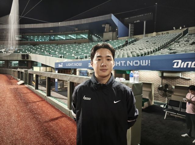 첫 선발승 후 포즈를 취한 김연주