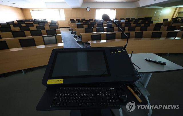 의대생 복귀 시한 D-day, 학생들 기다리는 강의실