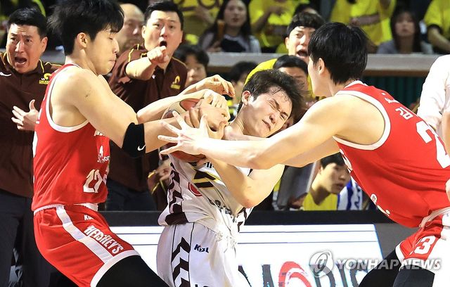 공 지키려는 양준석