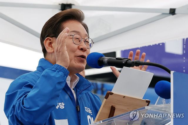 전주 유세서 연설하는 이재명 대선 후보
