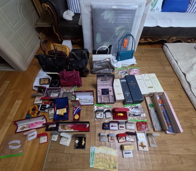 고액체납자 가택 수색서 압류한 물품들