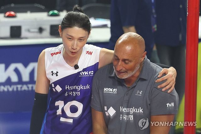 김연경, 아본단자 감독과 함께