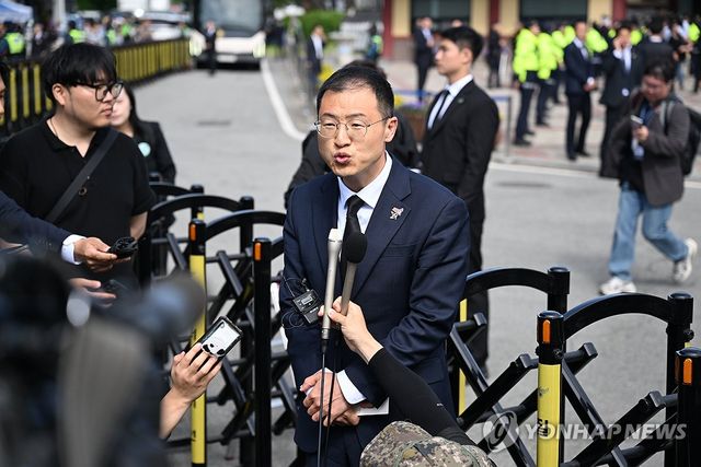 5·18 묘지 앞에서 입당 기자회견