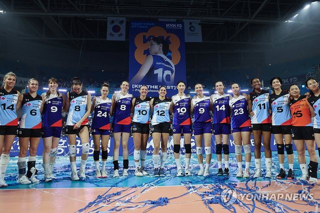 김연경, 세계 올스타 선수들과 함께