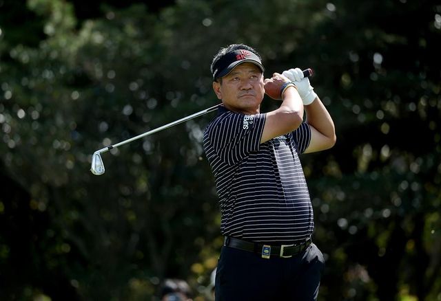 아이언 샷 날리는 최경주