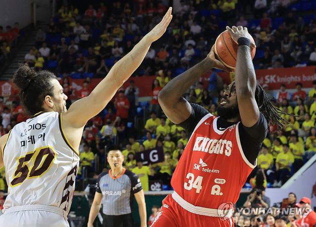 슛하는 자밀 워니