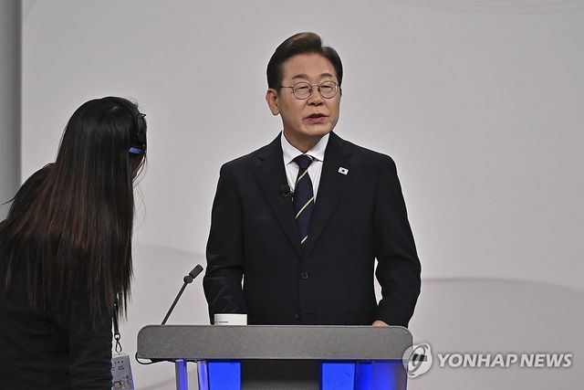 토론회 앞둔 이재명 후보