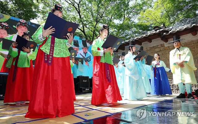 성년 선언하는 참가자들