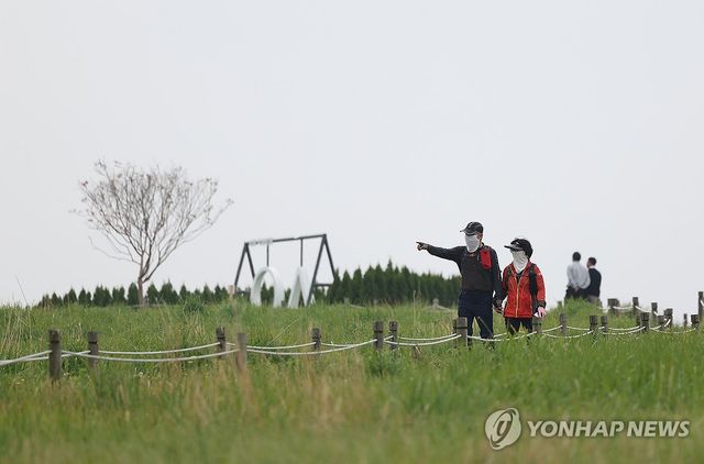 구름 많아 흐린 서울