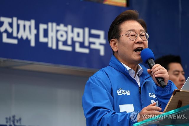 광주 집중유세에서 지지 호소하는 이재명 후보