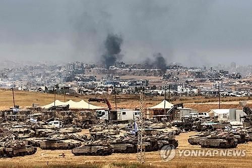 가자지구와 국경을 맞댄 이스라엘 남부에 주둔한 이스라엘군 탱크 부대 