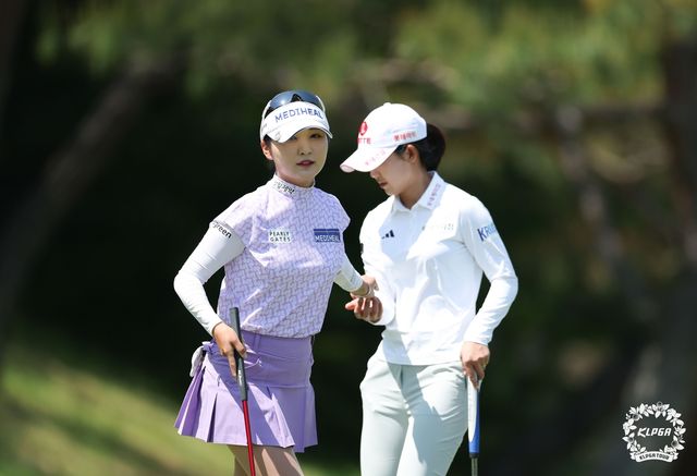 결승전을 벌이는 이예원과 황유민.