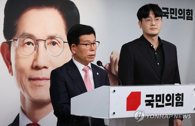 이재명 후보 특혜 의혹 제기하는 국민의힘 장영하 중앙선대위 진실대응전략단장