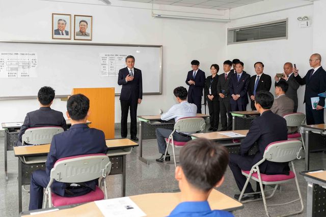 평양과학기술대학 HSK 시험장 찾은 왕야쥔 주북 중국대사
