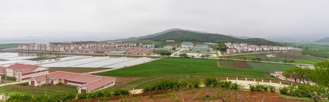 평양 순안구역 조중친선택암협동농장