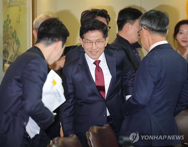 노인회 간담회 참석한 김문수 후보