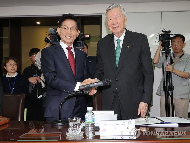 이중근 대한노인회장 만난 김문수 대선 후보